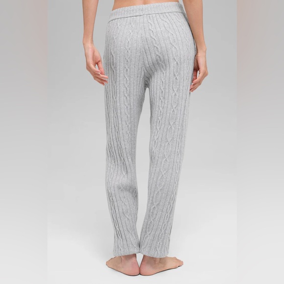Alo Yoga Cable Knit Winter Bliss Pant in Athletic Heather Grey Size L - Picture 2 of 7